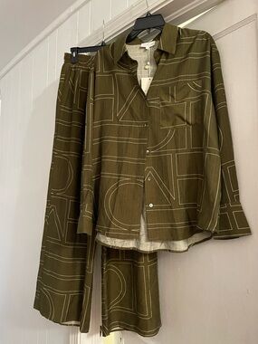 NWT Entro Abstract Print Button Down Top and Pant -Olive Green -Large